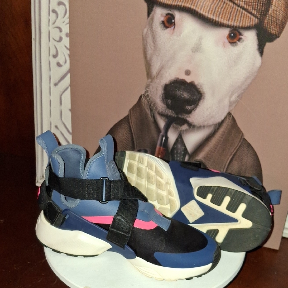 Nike HUARACHE Stylish Black and Blue Sneakers - Picture 5 of 5